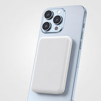 Pegada magnéticamente al dorso de un iPhone